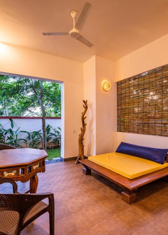 Over The Hill Poovar Exterior foto
