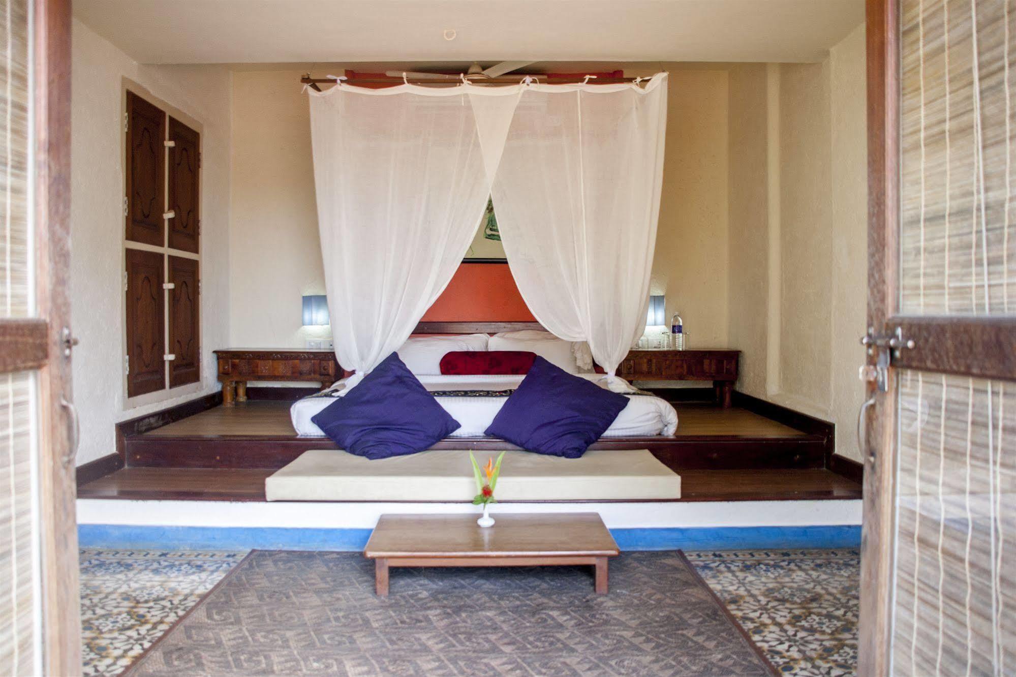 Over The Hill Poovar Exterior foto