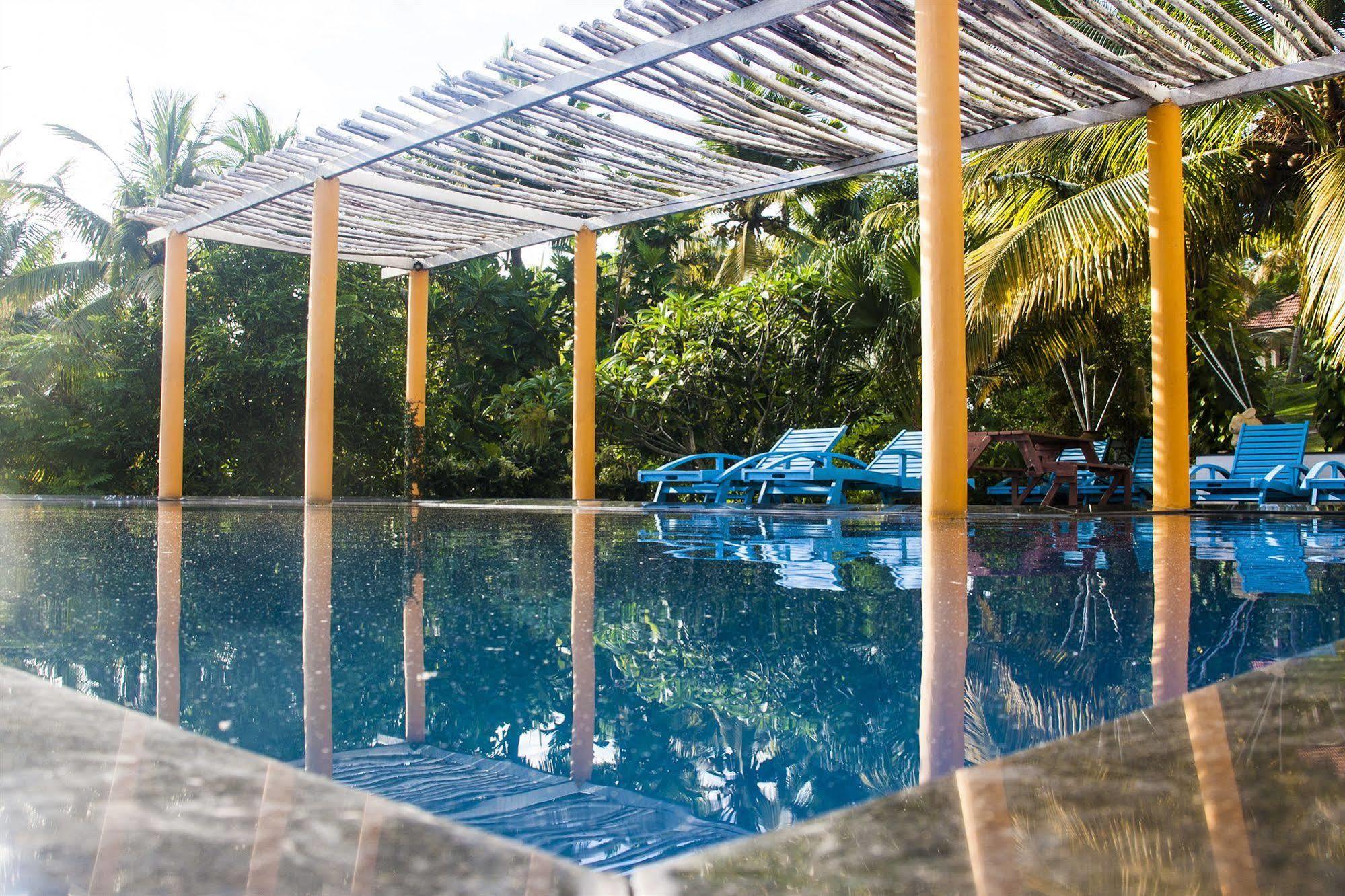 Over The Hill Poovar Exterior foto