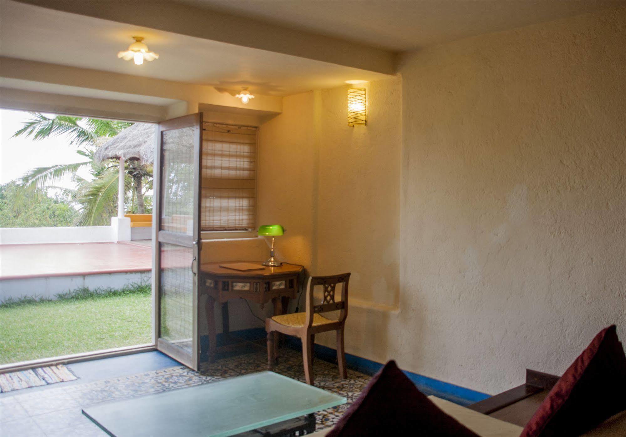Over The Hill Poovar Exterior foto