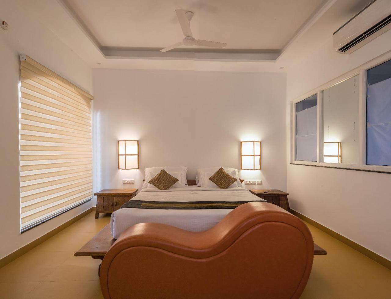 Over The Hill Poovar Exterior foto